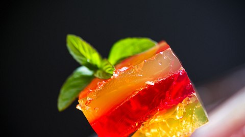Rainbow Prism Cake: Großer Genuss ohne Backen - Foto: peredniankina/iStock