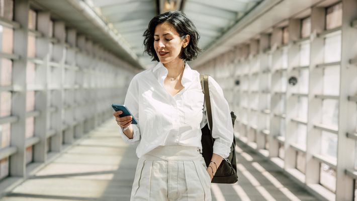 Bürotasche Damen - Foto: iStock / LeoPatrizi