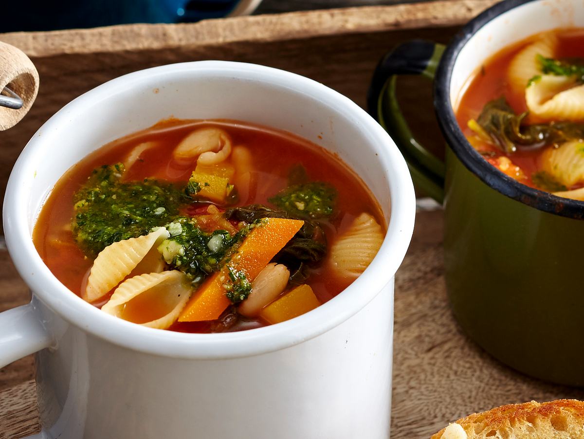 Butternut Suppen-Topf: Rezept für deftige Kürbis-Minestrone