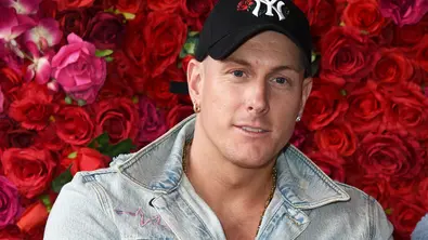 Calvin Kleinen: Jogginghosen-Auftritt auf Oktoberfest wird zum Desaster! - Foto: Tristar Media/Getty Images