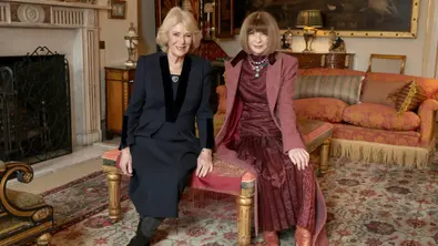 Camilla und Anna Wintour im St. James’s Palace - Foto:  IMAGO / Spotlight Royal