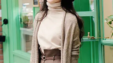 Cardigan kombinieren: Mit dem Trendteil stylisch durch den Herbst - Foto: yanjf/iStock Cardigan kombinieren: Mit dem Trendteil stylisch durch den Herbst - Foto: yanjf/iStock