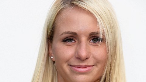 Carina Spack wird für ihr Verhalten bei Promis unter Palmen heftig kritisiert. - Foto: Getty Images