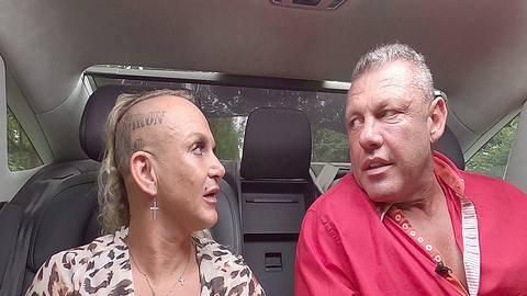 Im Sommerhaus kommt es zum großen Krach zwischen Caro und Andreas. - Foto: TvNow