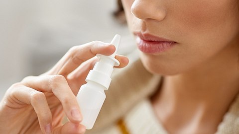 Carragelose-Nasenspray hat einen Wirkstoff aus der Rotalge - und soll gegen Corona schützen (Symboldbild) - Foto: dolgachov/iStock (Symbolbild)