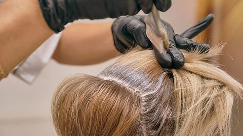 Champagner-Blond: So funktioniert der schönste Haarfarbentrend für blonde Haare! - Foto: Vlad Antonov/iStock (Themenbild)