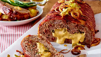 Der Cheeseburger-Braten ist ein Muss für alle Käse- und Hackfans. - Foto: Bauer Media Group