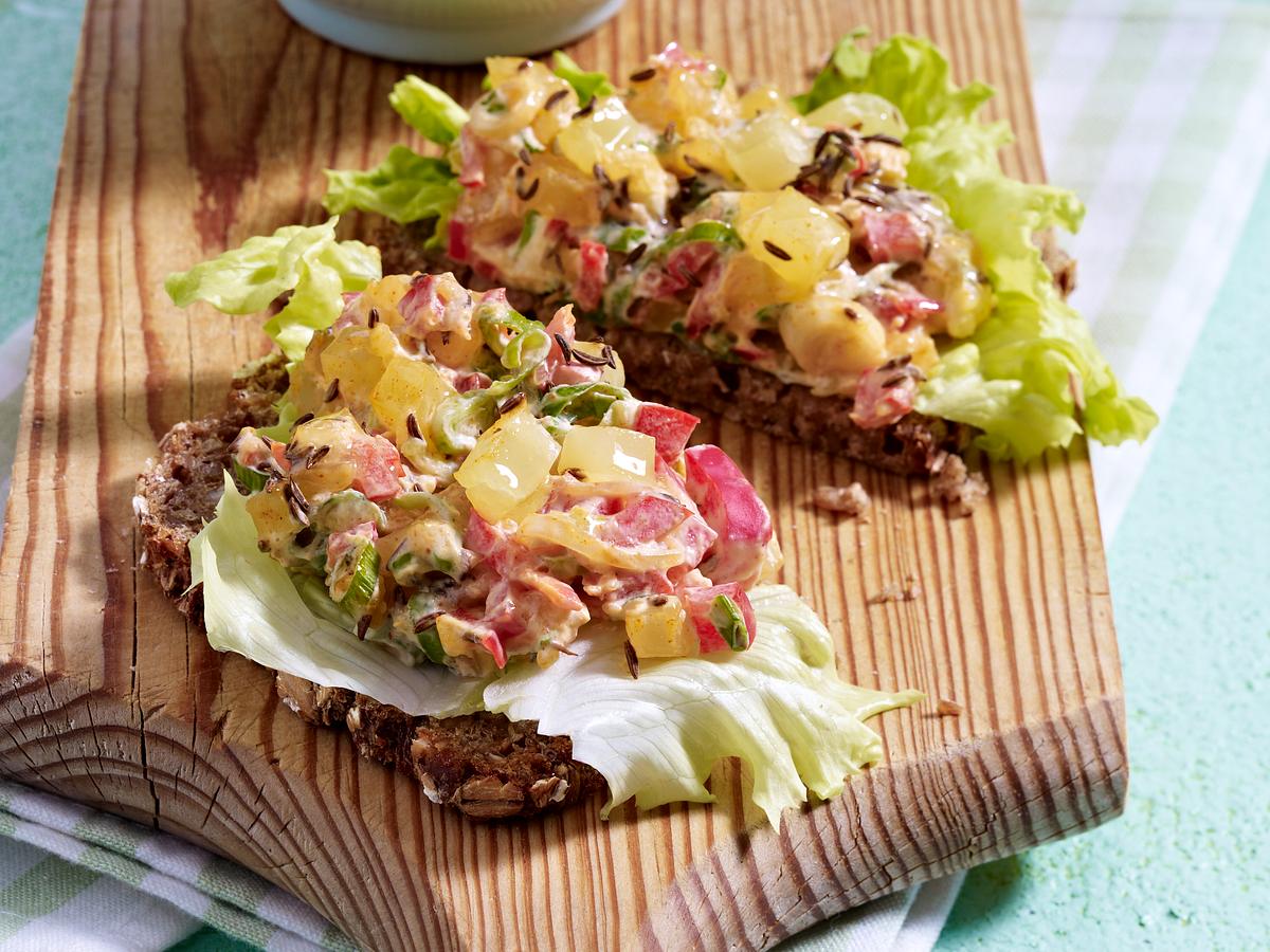 Chia-Brot mit Handkäse-Tartar