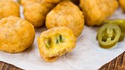 Chili Cheese Nuggets kannst du ganz einfach selber machen! - Foto: iStock / HandmadePictures