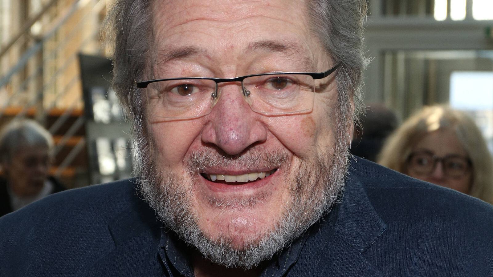 Christian Quadflieg: Er war Landarzt, Lehrer & Poet – doch das Glück fand  er hier... | Wunderweib