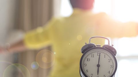 Symbolbild Chronomedizin - Konzept innere Uhr - Foto: Pornpak Khunatorn/ iStock