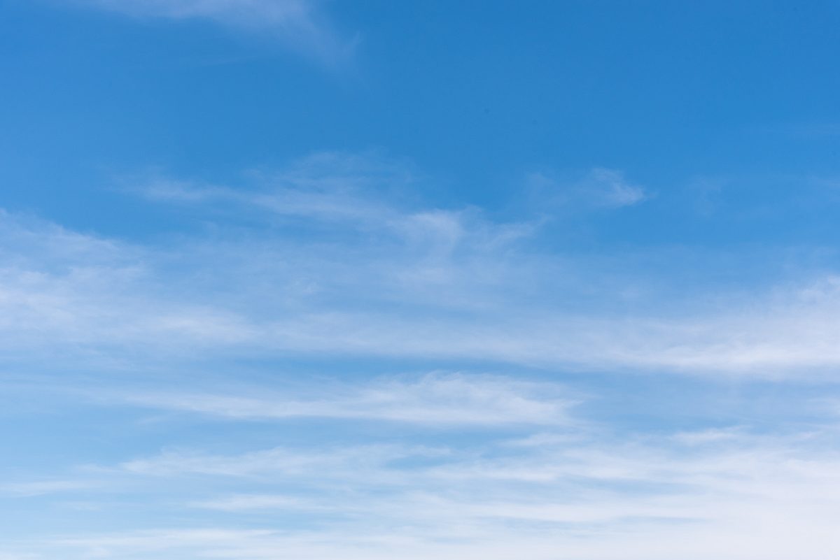 Cirrus - Federwolken auf blauem Himmel