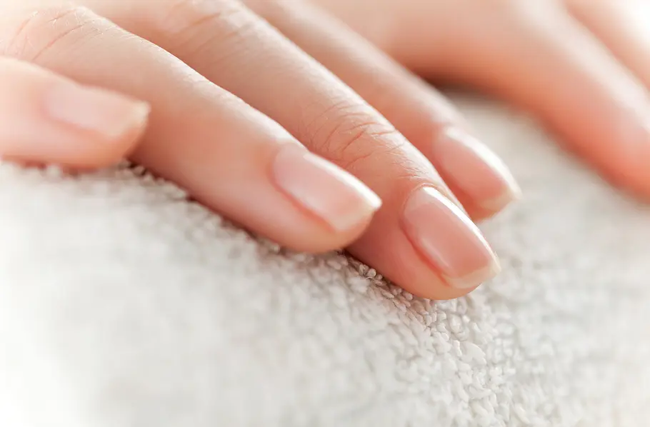 Clean Nails Natürliche Fingernägel mit Klarlack