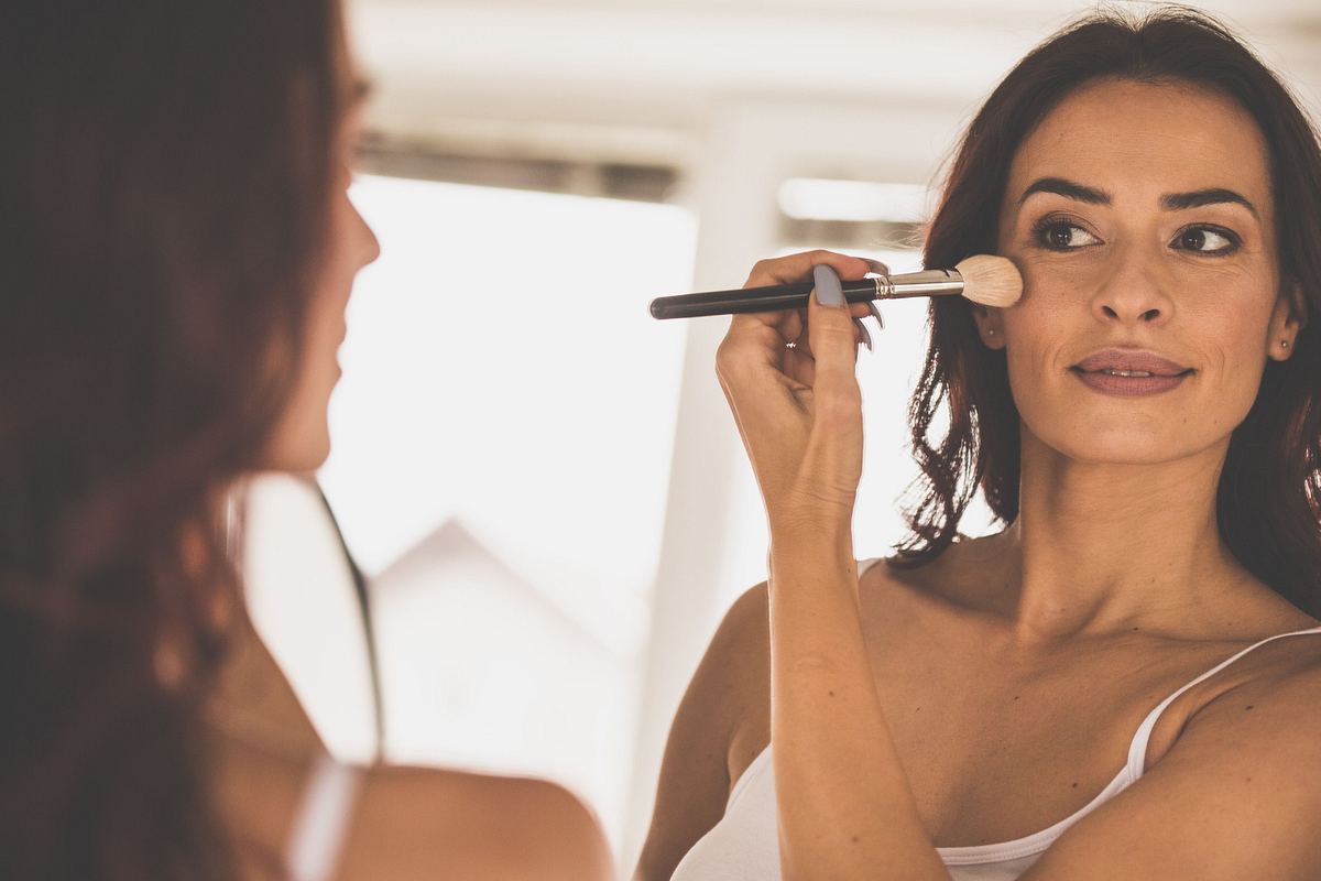 Contouring für Anfänger: Die Make-up-Technik für schöne Konturen