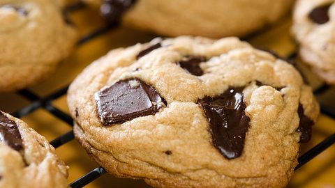 Sie wollen Cookies selber machen? Unser Cookie Rezept ist das schnellste der Welt - innerhalb einer Minute und ohne Backen. Knusperspaß vom Feinsten! - Foto: iStock