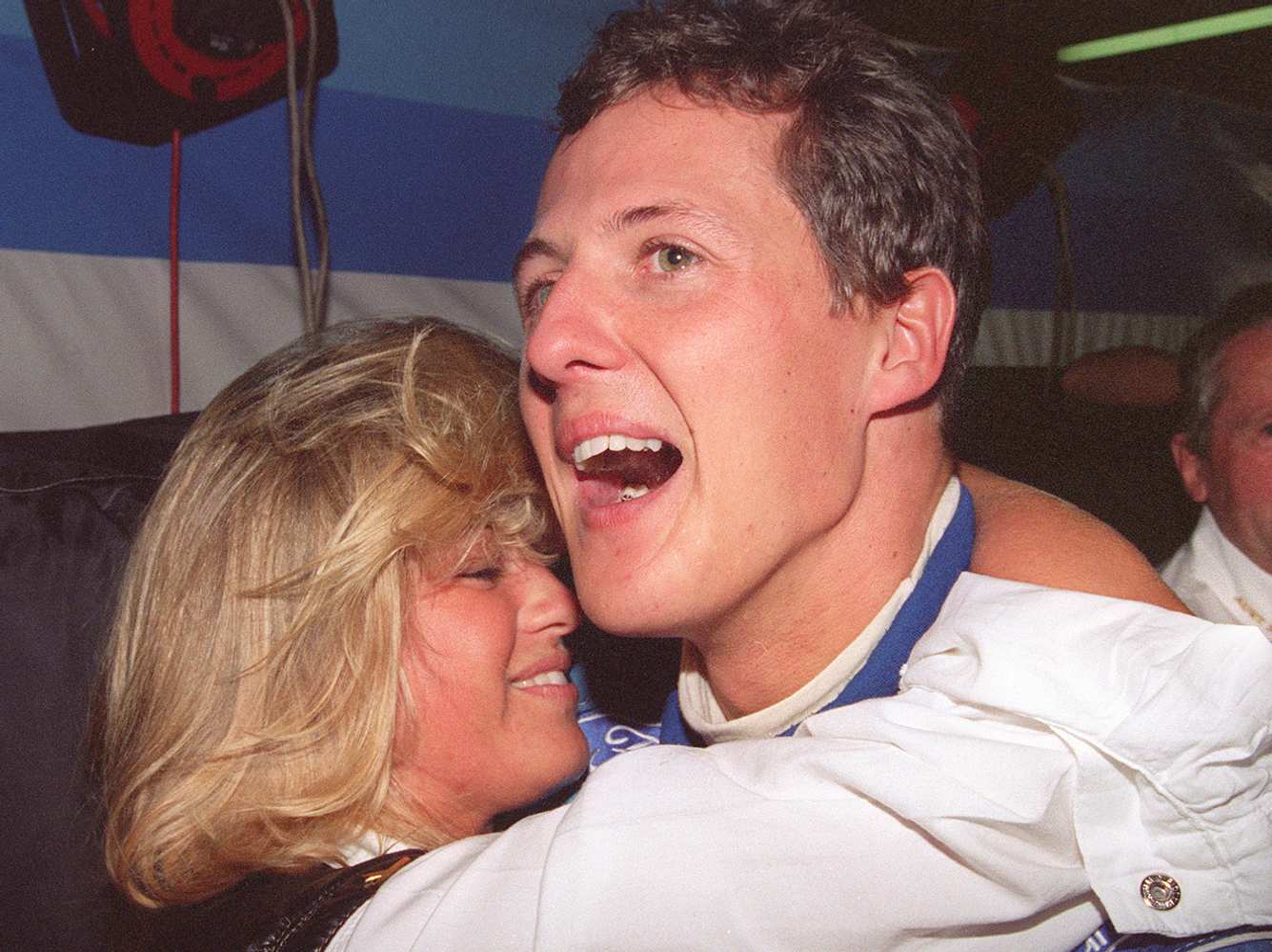 Corinna und Michael Schumacher feiern ausgelassen. Corinna und Michael Schumacher feiern ausgelassen.