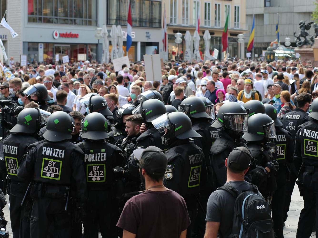 Corona-Demos: Keine Masken und kein Abstand Corona-Demos: Keine Masken und kein Abstand