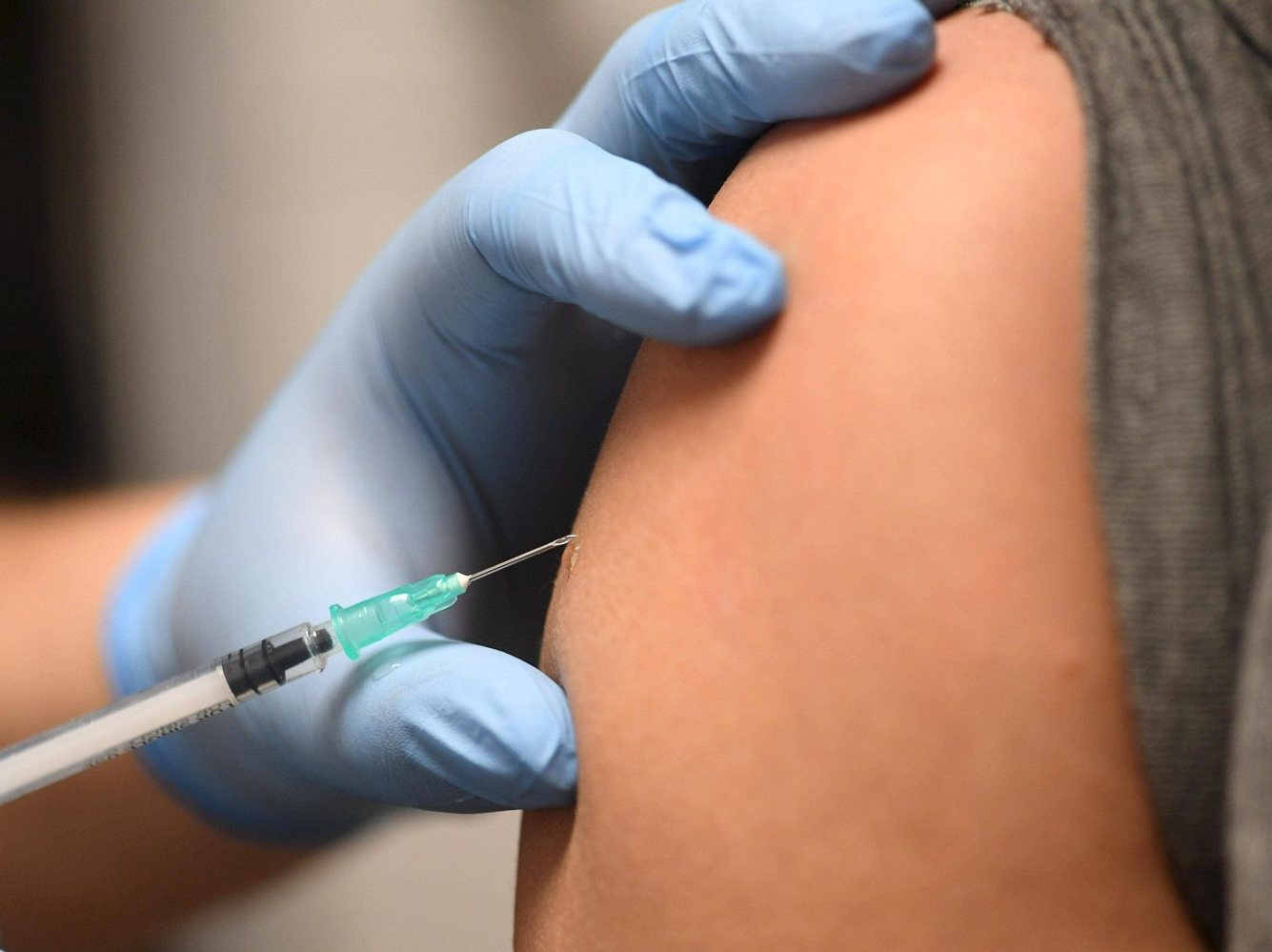 Corona: Impfstoff-Zulassung soll noch vor Weihnachten kommen