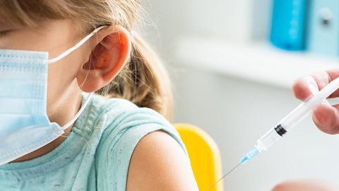 Corona-Impfungen: Sind Kinder erst 2022 dran? - Foto: iStock/Irina Velichkina
