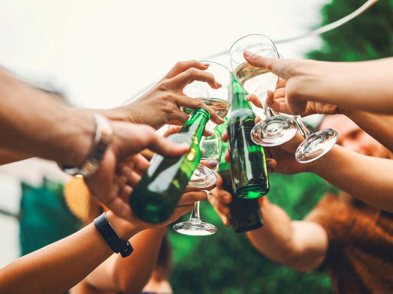 Geschmacklose Corona Partys: Wer sich zuerst ansteckt, gewinnt Geld! Geschmacklose Corona Partys: Wer sich zuerst ansteckt, gewinnt Geld!