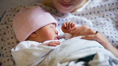 Corona-Studie enthüllt: Geimpfte Schwangere geben Schutz an ihre Babys weiter! - Foto: Getty Images/Tetra Images - Mike Kemp