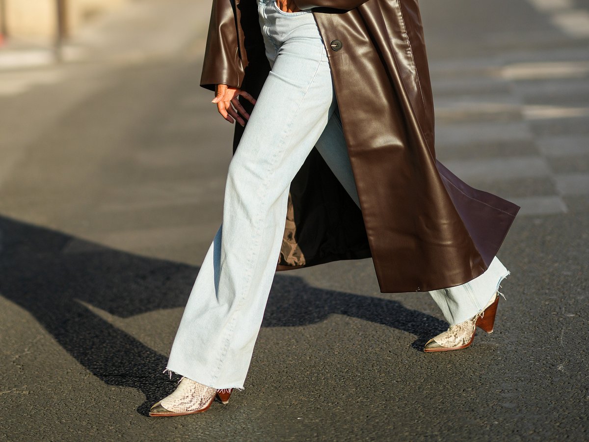 Cowboy Boots mit Flared Jeans