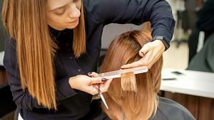 Cowgirl Bob: Wegen dieser angesagten Bob-Frisur rennen jetzt alle Frauen zum Friseur! - Foto:  okskukuruza/iStock