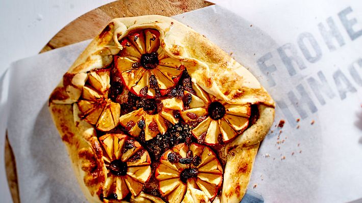 Wir packen Bratäpfel in einen knusprigen Teig und kreieren eine herrlich duftende Crostata. - Foto: House of Foods