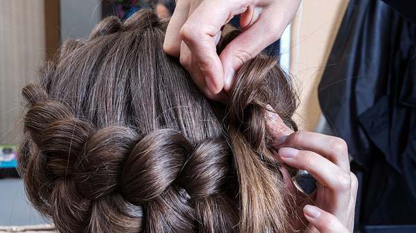 Crown Braids können von Anfängern, genauso wie von Flecht-Profis nachgemacht werden. - Foto: iStock/terex