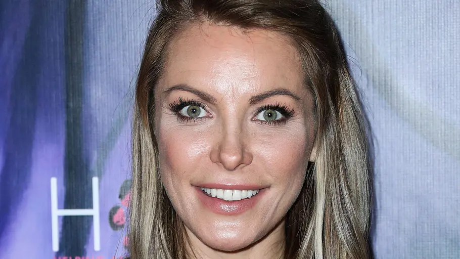 Crystal Harris Crystal Harris, hier auf einem Event mit halboffenem Haar und einem Lächeln im Gesicht, hat wieder geheiratet.