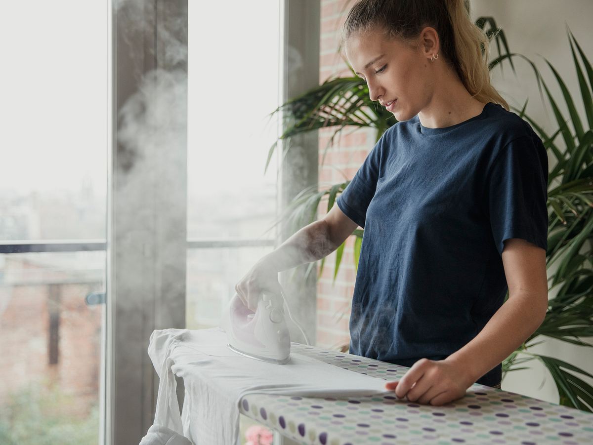 Dampfbügeleisen: Mit diesen Bügeleisen bügelt es sich wie von selbst