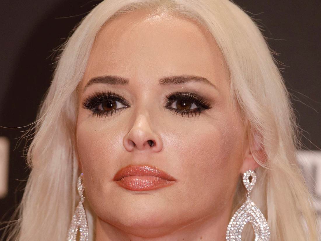 Daniela Katzenberger Daniela Katzenberger gesteht, dass das Leben einer berufstätigen Mutter oft ein Leben unter Strom ist...