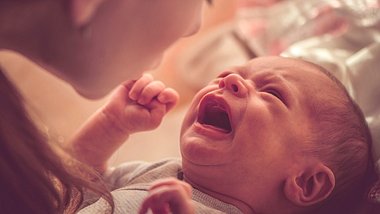 Darum sollte man Babys nachts nicht schreien lassen! - Foto: iStock/ArtMarie