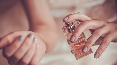 Ein bestimmtes Parfüm ist in Deutschland besonders beliebt. - Foto: iStock