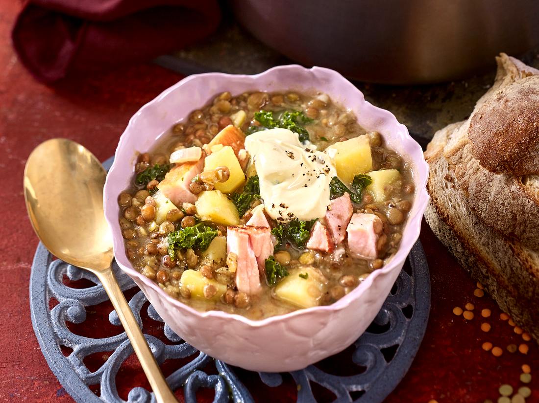 Grünkohlsuppe: Cremige Rezepte mit den leckersten Suppeneinlagen ...