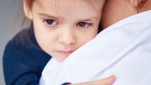 Daran erkennst du, dass es deinem Kind nicht gut geht. - Foto: iStock