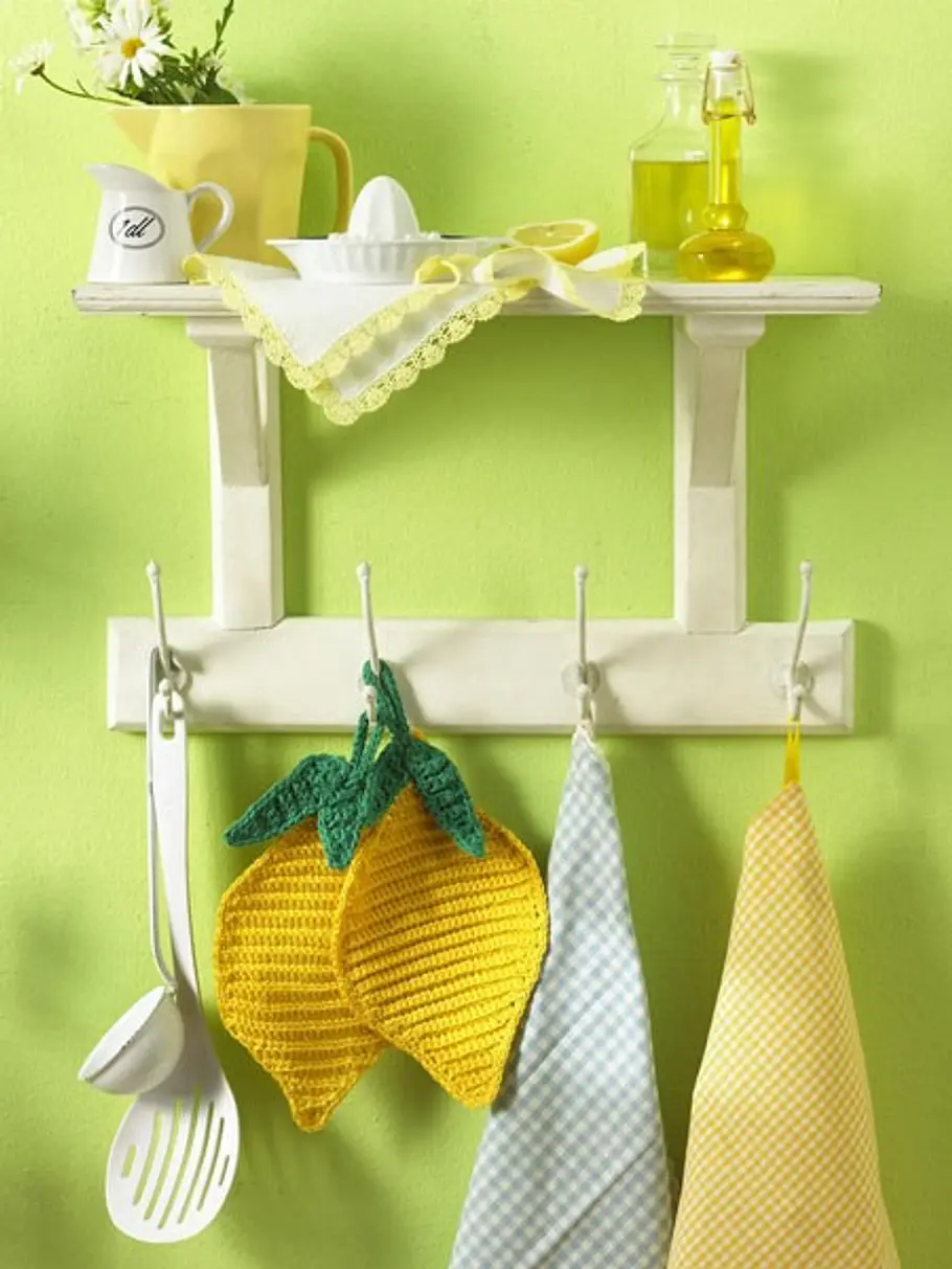 <p/><p><h2>DIY-Deko-Ideen mit Zitrone: Frisch gehäkelt</h2></p><p>Mit einem selbst gehäkelten Zitronen-Topflappen kommt Frische in die <b> <a href=/artikel/3051994/ansicht.html>Küche</a> </b>.</p><p><b>So gehts:</b></p><p>1. Mit gelbem Garn auf 3 Luftm deko ideen zitrone