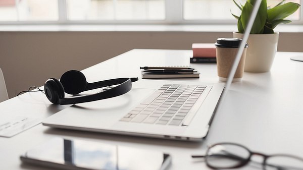 Dekoration im Home Office - Foto: iStock/Poike