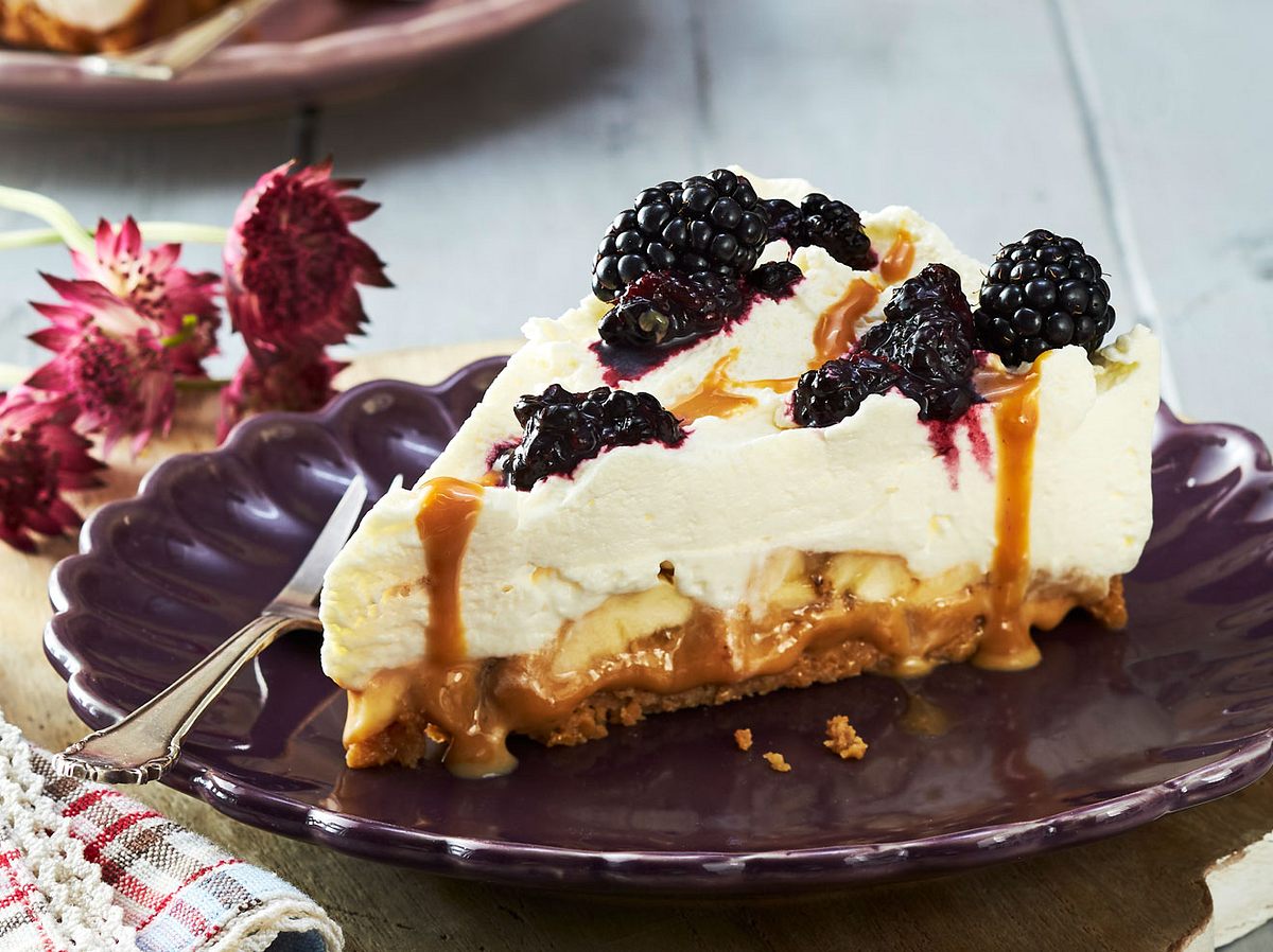 Dieser Kuchen ist eine fruchtige, cremige und gleichzeitig süße Komposition aus Karamell und Bananen.