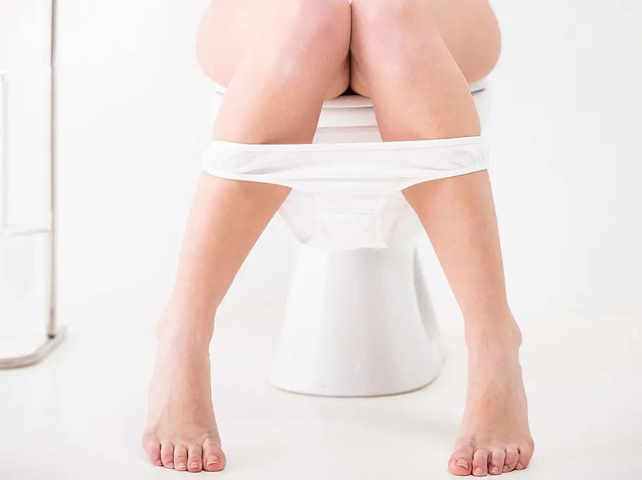 Diabetes-Symptome: Häufiger Harndrang ist ein Anzeichen.