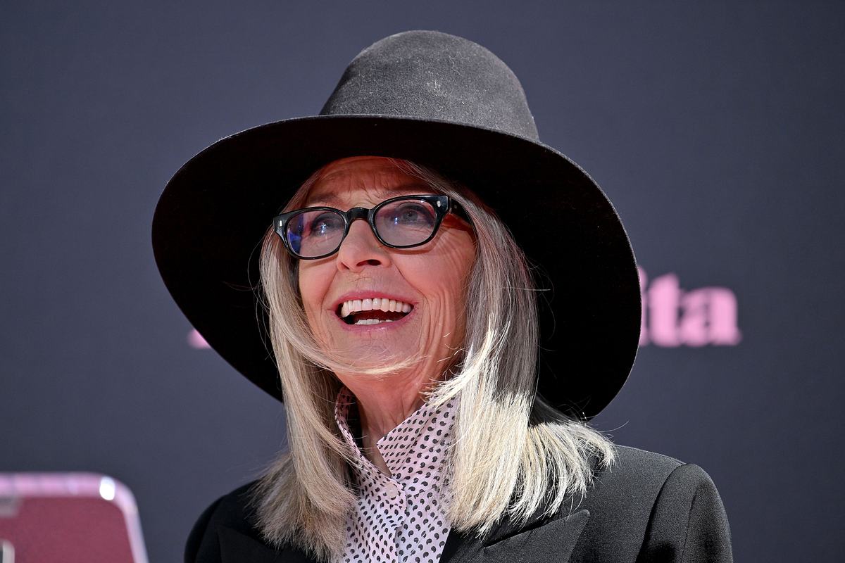 Diane Keaton beweist: Style hat kein Alter und funktioniert auch mit Brille!