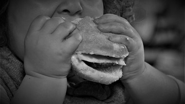 Das arme Kind - Foto: iStock/fatihhoca