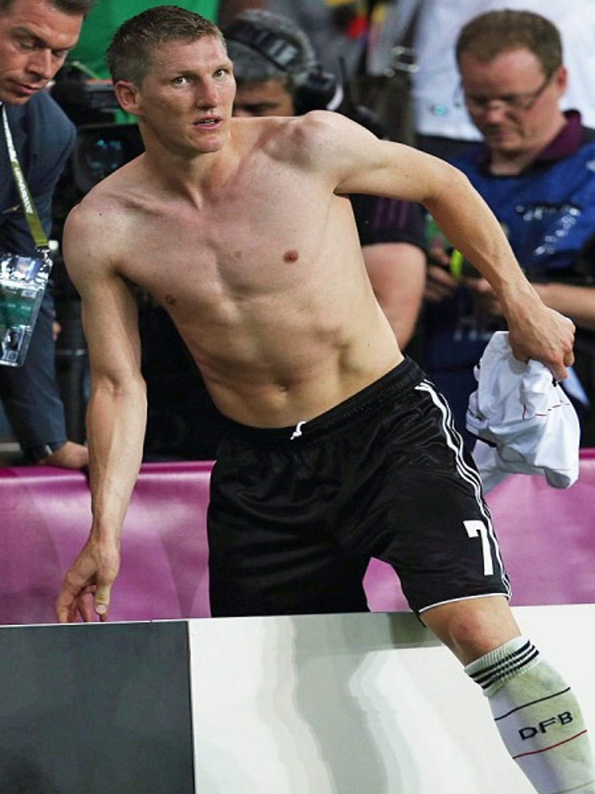 die heissen sixpacks der fussballer bastian schweinsteiger