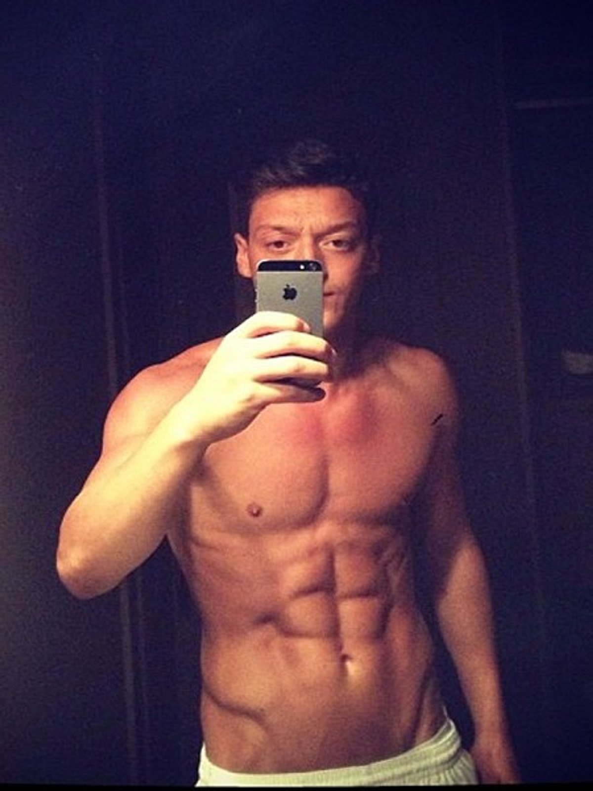 die heissen sixpacks der fussballer mesut oezil