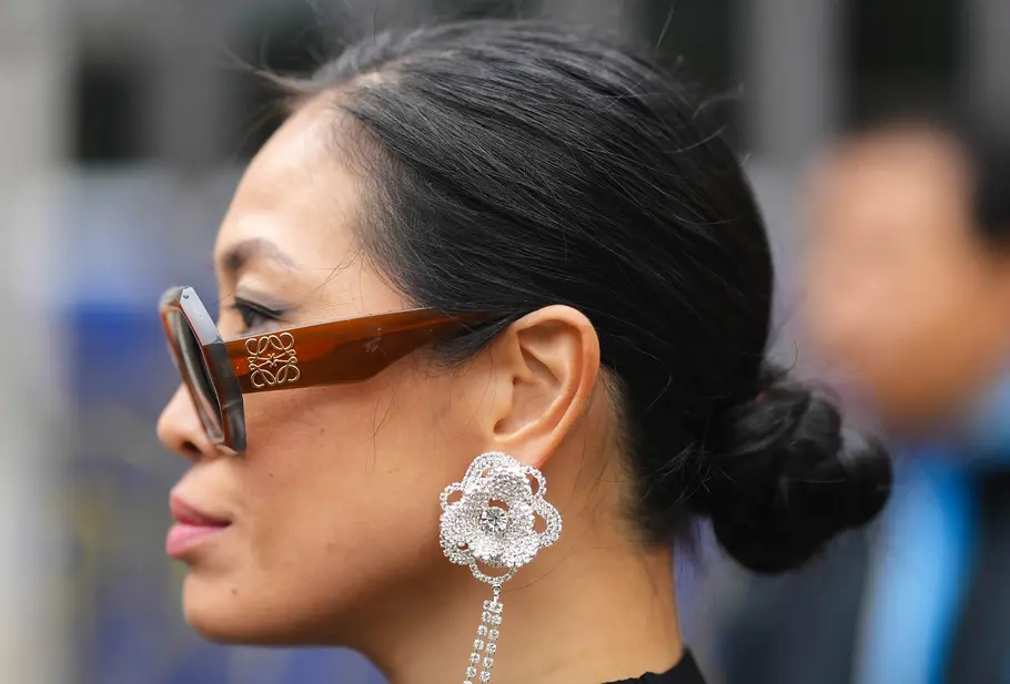 Schnelle Hochsteckfrisur für lange Haare: Der Low Bun Die schönsten und einfachsten Hochsteckfrisuren für lange Haare zum Nachstylen