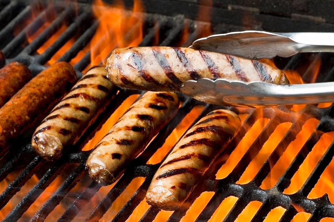 Bratwürste im Test Bratwürste auf dem Grill