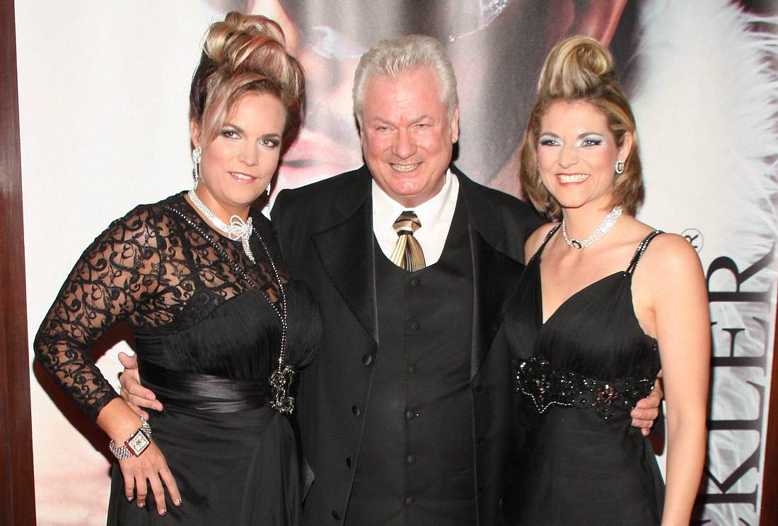 Dieter Schroth mit seinen Töchtern Nicole und Susanne 2008 Dieter Schroth mit seinen Töchtern Nicole und Susanne 2008