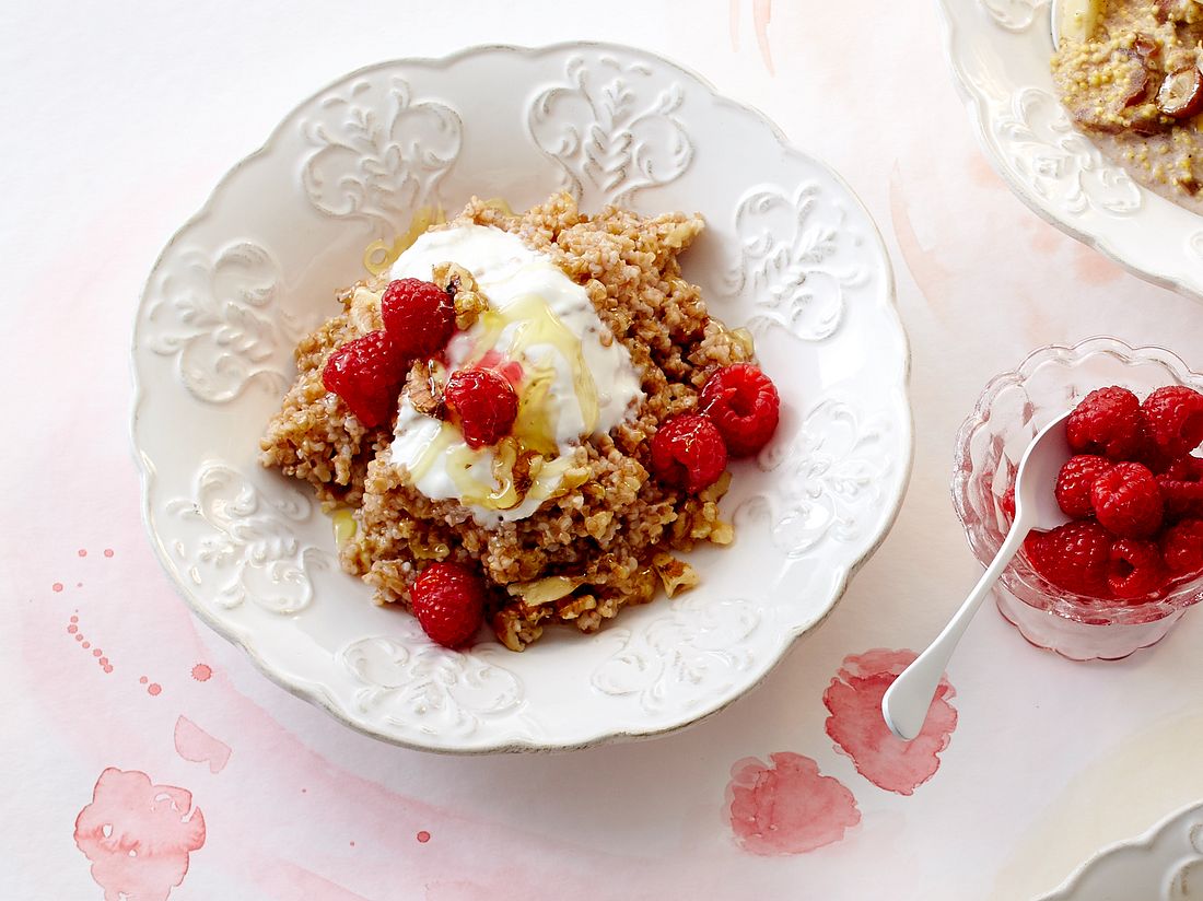 Dinkelbrei mit Himbeeren Dinkelbrei mit Himbeeren