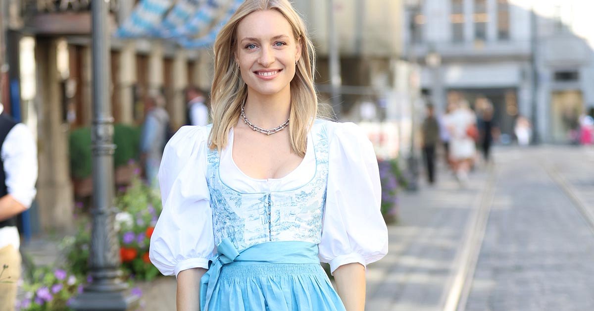 Dirndl BH an einem Model auf dem Oktoberfest