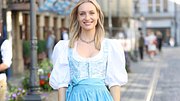 Dirndl BH an einem Model auf dem Oktoberfest - Foto:  gettyimages / Gisela Schober / Kontributor